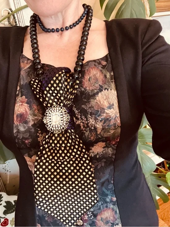 #N10 GEMINI ♊️ TIE NECKLACE - Picture 6 of 6